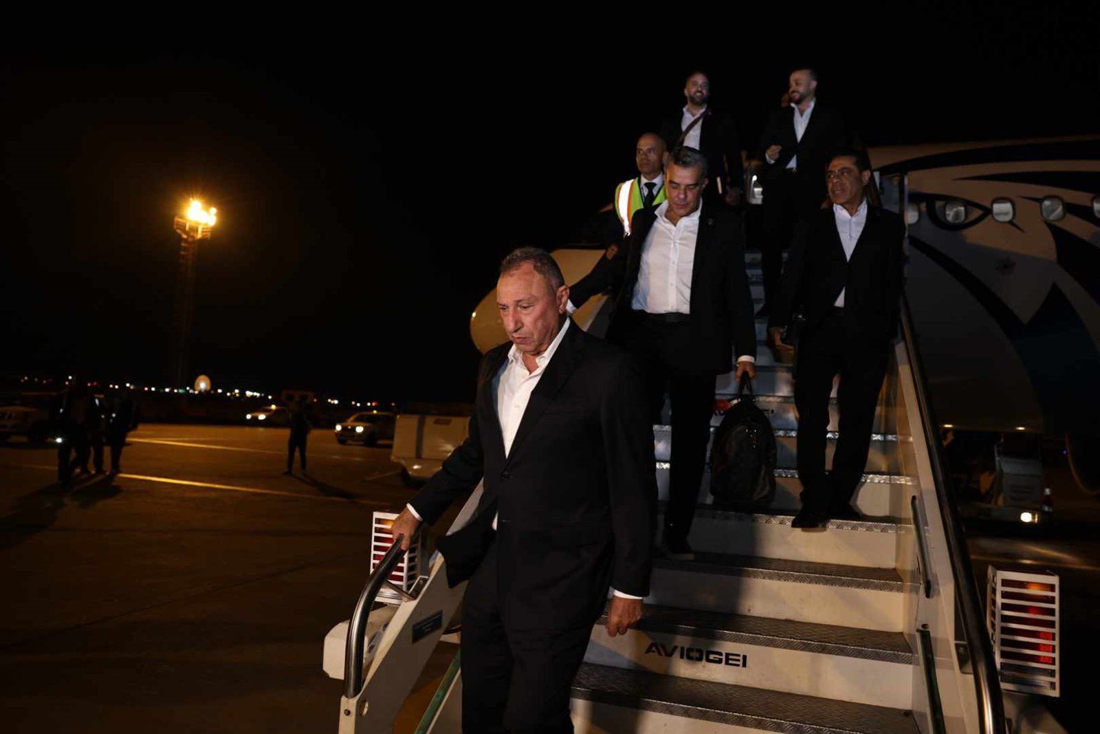 ملخص أخبار الرياضة اليوم.. وصول الأهلي إلى تونس ورحيل بونجاح عن السد وانتصار تشيلسي ومانشستر يونايتد