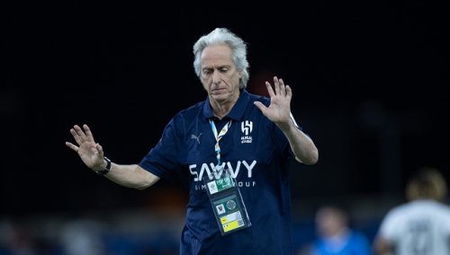 جيسوس يُسعد مشجع هلالي بتصرف مُفاجئ بعد التعادل مع النصر... حكاية قميص نيفيز!