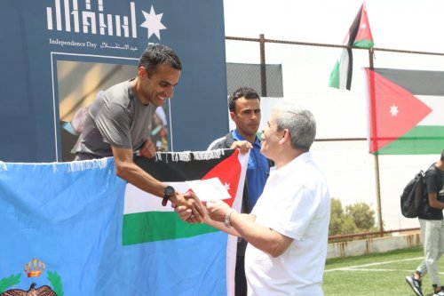 تتويج الفائزين بالنسخة الثالثة من سباق الجري