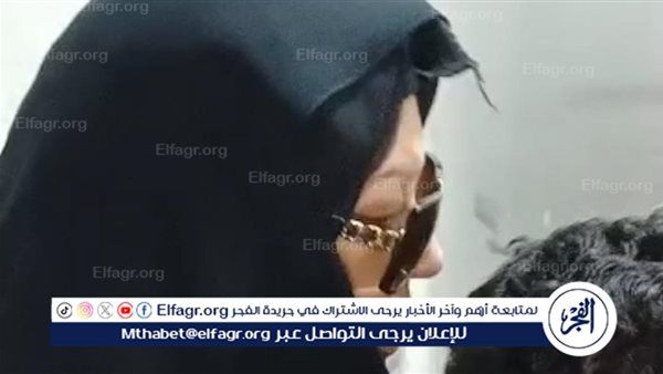 بالحجاب.. فيفي عبده تقدم واجب العزاء في زوجة أحمد عدوية