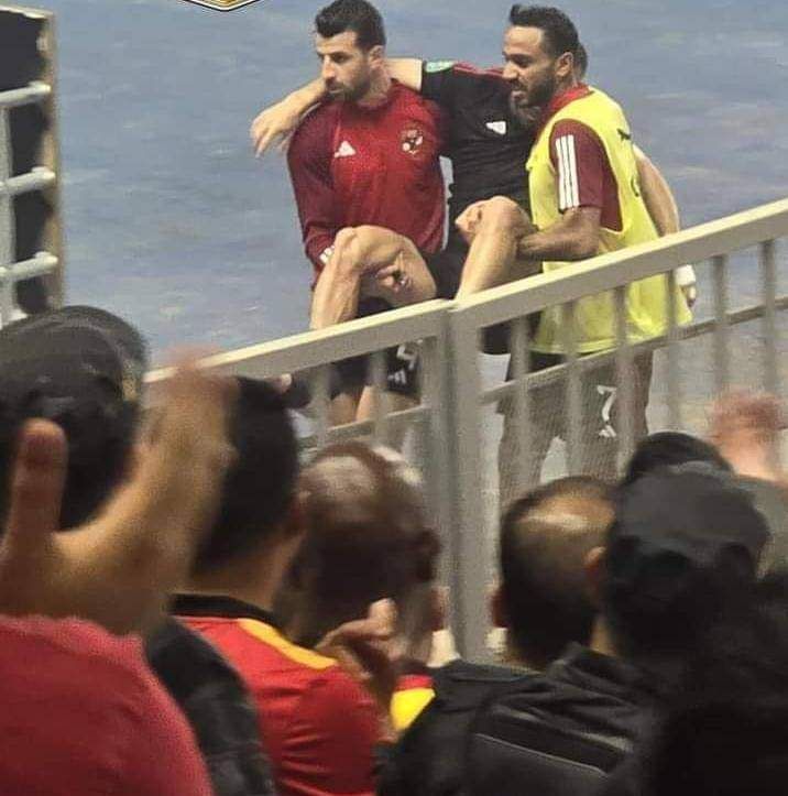 إصابة صعبة.. أول ظهور لـ معلول بعد خروجه من مباراة الأهلي والترجي (صورة)