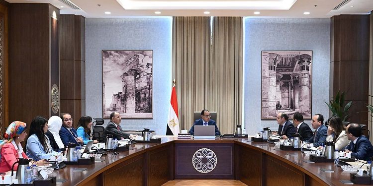 الحكومة: العمل على سرعة ضخ سيولة نقدية للمصدرين