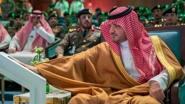 وزير الداخلية يدشن تعديل وتمديد تراخيص الدفاع المدني