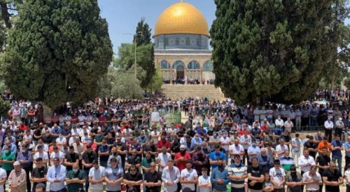 40 ألفا يؤدون صلاة الجمعة في المسجد الأقصى