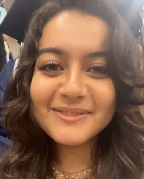 شاهد.. الطفلة جنا عمرو صارت شابة بملامح مختلفة