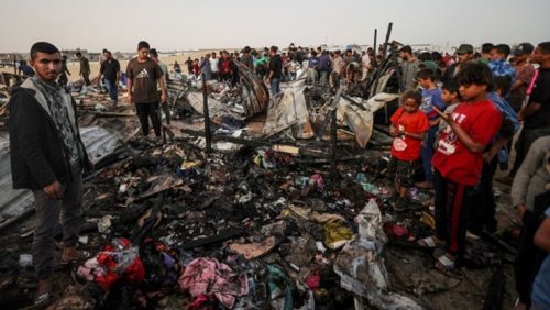 ارتفاع عدد شهداء خيم النازحين والأحياء في رفح