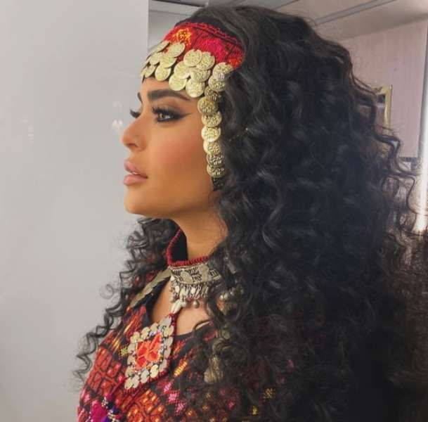 أسماء جلال تروج لأحدث أفلامها ”اللعب مع العيال”