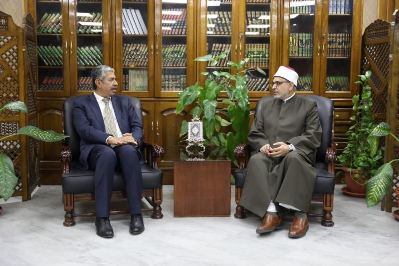 سفير اليمن بالقاهرة يشيد بمنهج الأزهر الشريف مؤكدًا أنه الضمانة الوحيدة لمواجهة...