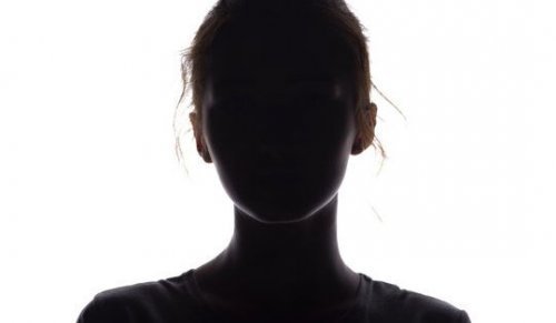 معلمة سعودية تقوم بفعل لايصدقة عقل مع طالبة ابتدائية اثار جنون الجميع !..اتفرج