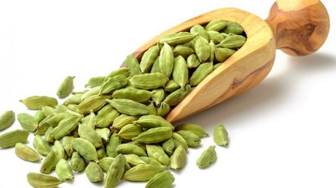 اتفرج سعودي شهير يحذر من استخدام الهيل والزعفران بهذه الطريقة الشائعة.. ويصدم الجميع بما حدث لصديقه!!