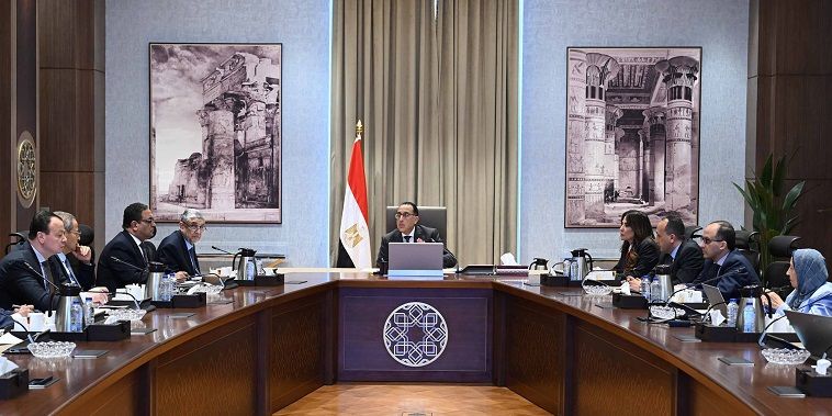 رئيس الوزراء: رفع كفاءة الشبكات والحد من وصلات الخلسة لضبط…