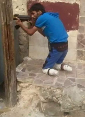 حقيقة صورة المقاوم مبتور القدمين