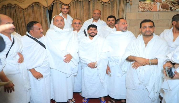 خروج وفد عسكري وسياسي كبير من صنعاء إلى السعودية..اتفرج