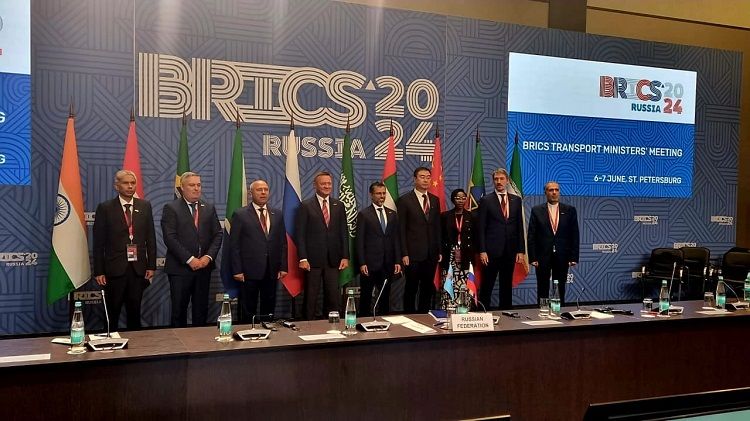 وزير النقل يدعو رجال الأعمال لتوطين صناعة عربات السكك…