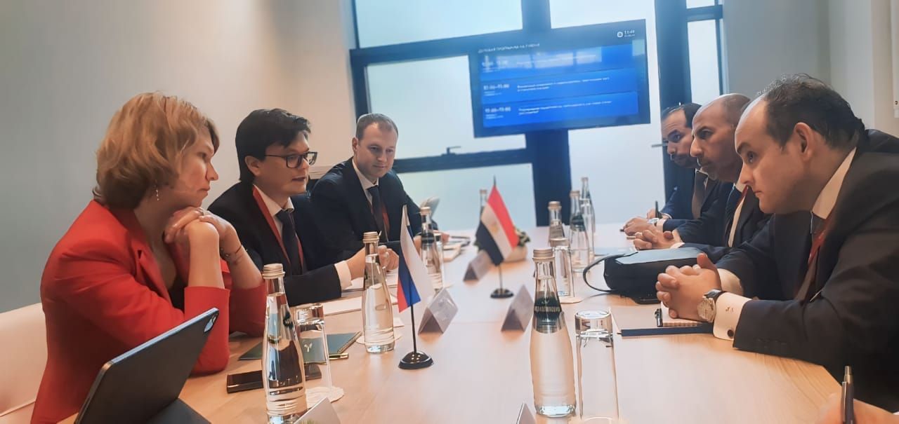 وزير التجارة يناقش مقترح بمشاركة روسيا في إنشاء مركز لوجيستي…