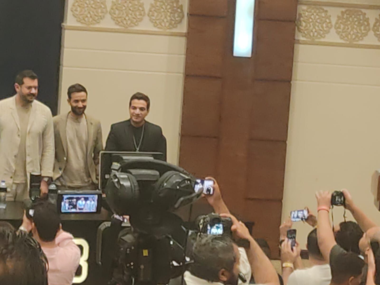 عمرو يوسف يحتفل بأولاد رزق 3 في المنارة وغدًا بداية العروض التجارية