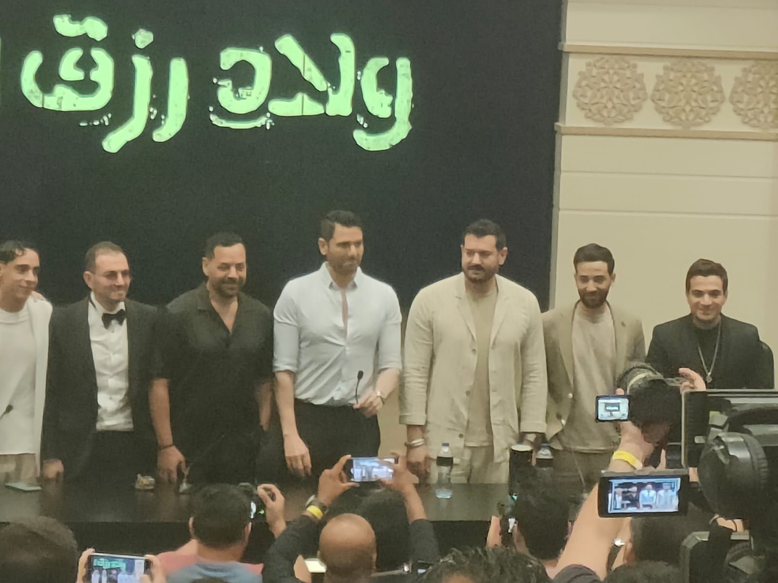 عمرو يوسف يحتفل بأولاد رزق 3 في المنارة وغدًا بداية العروض التجارية