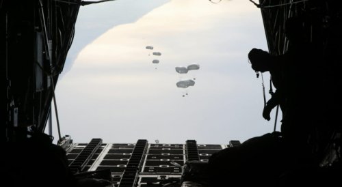 الجيش العربي ينفذ إنزالين جويين لمساعدات على جنوب غزة