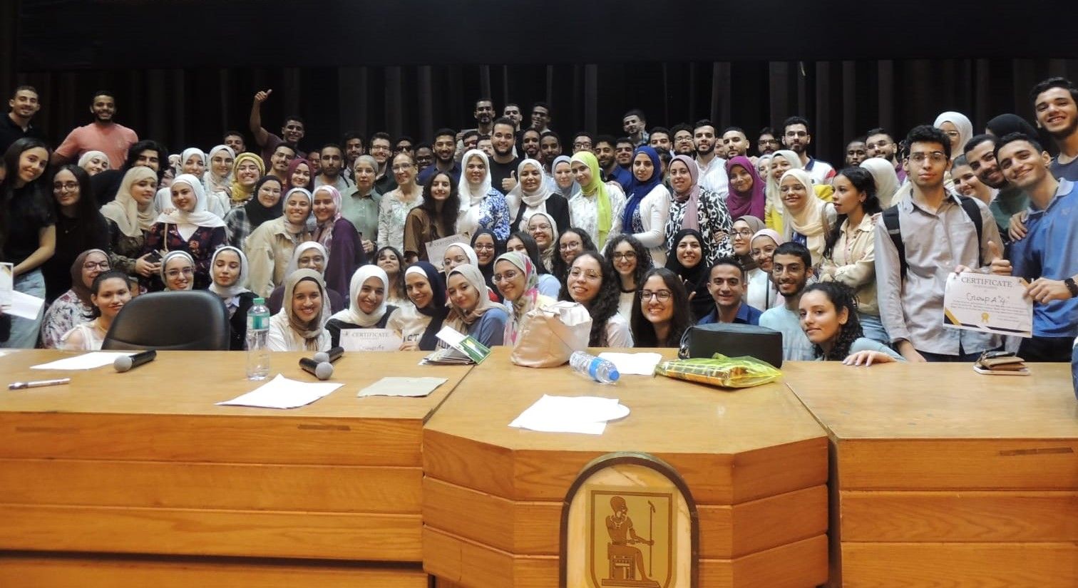 نقيب "أطباء القاهرة" تحذر أولياء الأمور من إدمان أولادهم للمخدرات الرقمية
