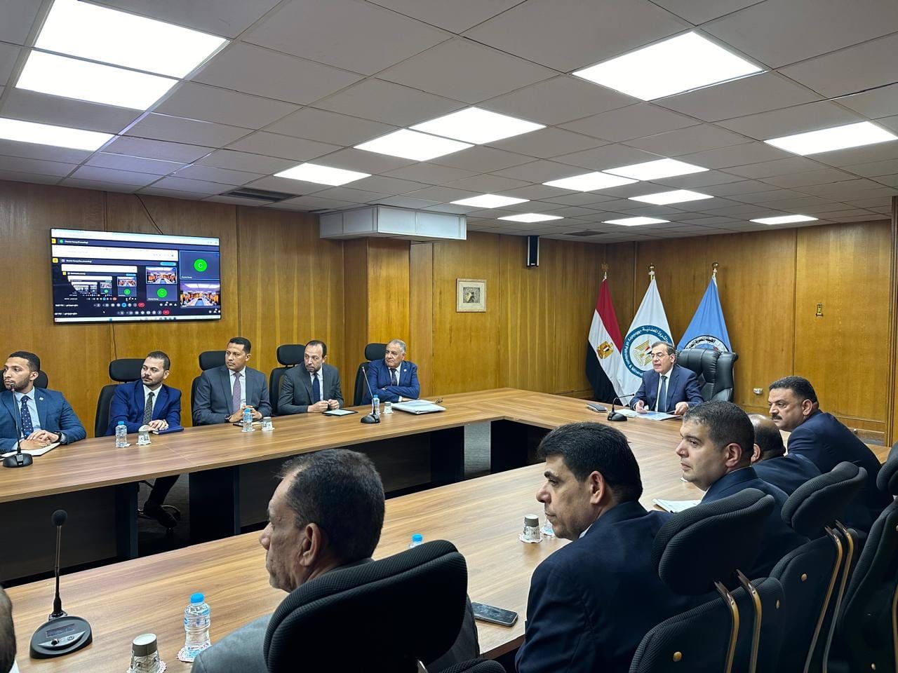 وزير البترول يتابع تطور تنفيذ المنصة الرقمية للخامات…