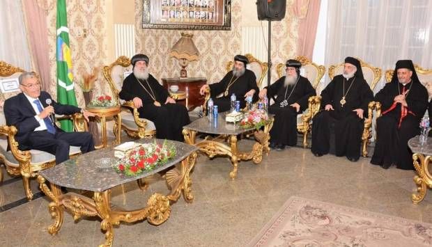 الأنبا باسيليوس يُهنئ قيادات محافظة المنيا بعيد الأضحى (صور)