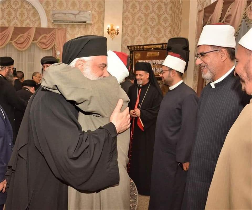 الأنبا باسيليوس يُهنئ قيادات محافظة المنيا بعيد الأضحى (صور)