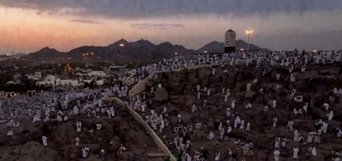 بدء نفرة الحجاج من عرفات إلى مزدلفة