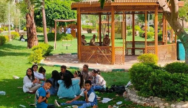 توافد الزوار على حدائق الرى المطورة بالقناطر الخيرية في أول أيام عيد الأضحى