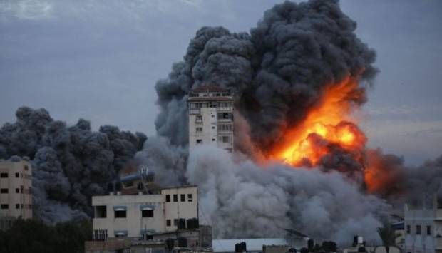 قصف إسرائيلي مكثف يستهدف شمال النصيرات وسط قطاع غزة