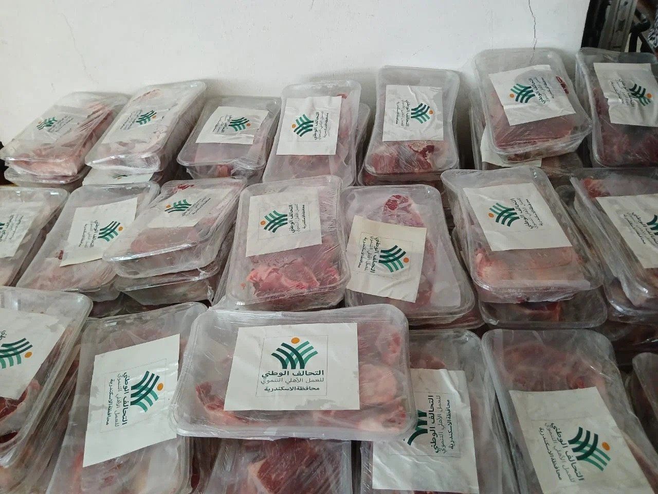 التحالف الوطني يوزع لحوم الأضاحي على المستحقين في عدد من المحافظات