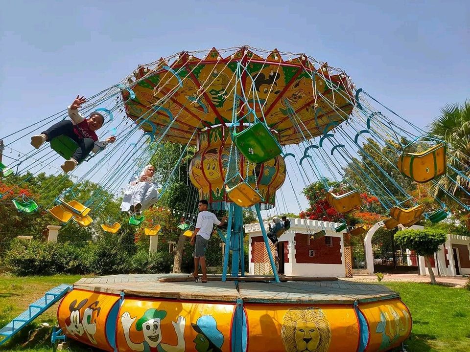 توافد الزوار على حدائق الرى المطورة بالقناطر الخيرية في أول أيام عيد الأضحى