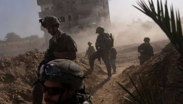 جيش الاحتلال: ناقلة الجنود في رفح الفلسطينية استهدفت بصاروخ مضاد للدروع