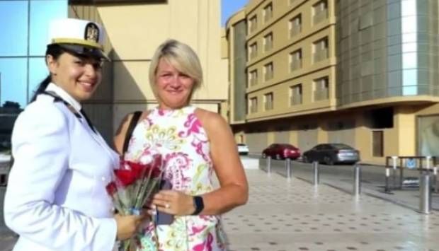 بالورود والهدايا.. الشرطة تشارك المواطنين الاحتفال بعيد الأضحى