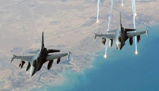 إعلام حوثي: طائرات أمريكية وبريطانية تشن غارات على مواقع في جزيرة كمران