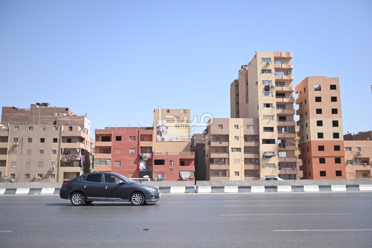 المتحف المصري الكبير.. رسوم فرعونية على مباني الدائري (صور)