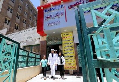 الداخلية تحتفل مع الأطفال الأيتام بعيد الأضحى وتوزع الهدايا عليهم (فيديو)