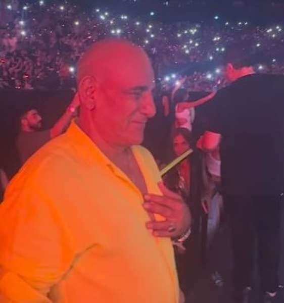 شاهد.. محمد لطفي يبكي متأثرا بسبب عمرو دياب