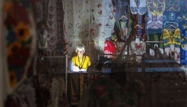 تسبح في الظلام.. القاهرة الإخبارية ترصد وضع أوكرانيا بعد انقطاع الكهرباء