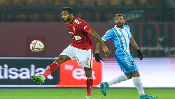 طاقم حكام مباراة الأهلي والداخلية في الدوري