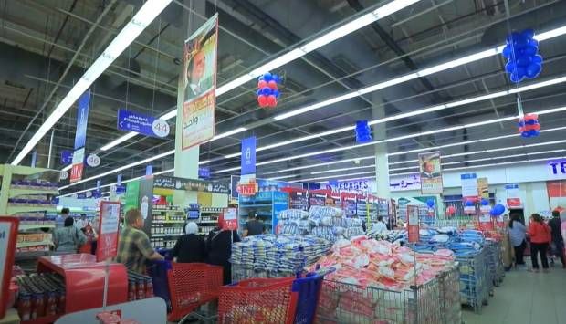 مبادرة كلنا واحد توفر السلع بأسعار مخفضة في 2254 منفذًا (فيديو)