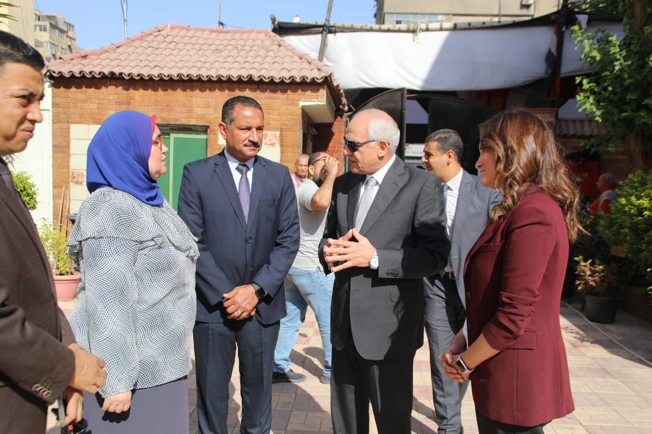 محافظ الجيزة يطالب أولياء الأمور بعدم التكدس بمحيط لجان الثانوية العامة