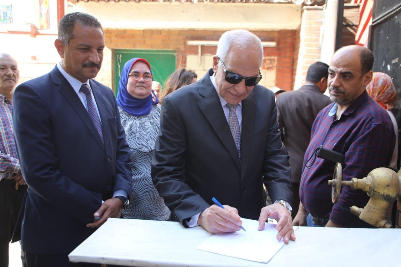 محافظ الجيزة يطالب أولياء الأمور بعدم التكدس بمحيط لجان الثانوية العامة