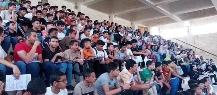 «التعليم» تواصل تقديم المراجعات المجانية لطلاب الثانوية العامة (صور)