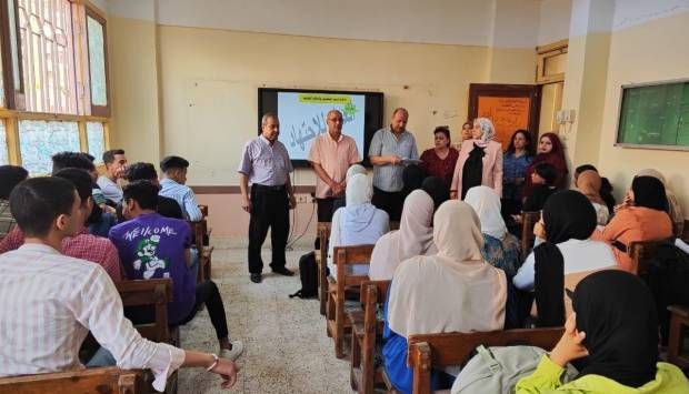 «التعليم» تواصل تقديم المراجعات المجانية لطلاب الثانوية العامة (صور)