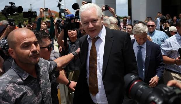 بعد اعترافه.. محكمة أمريكية تقضي بإطلاق سراح مؤسس موقع ويكيليكس