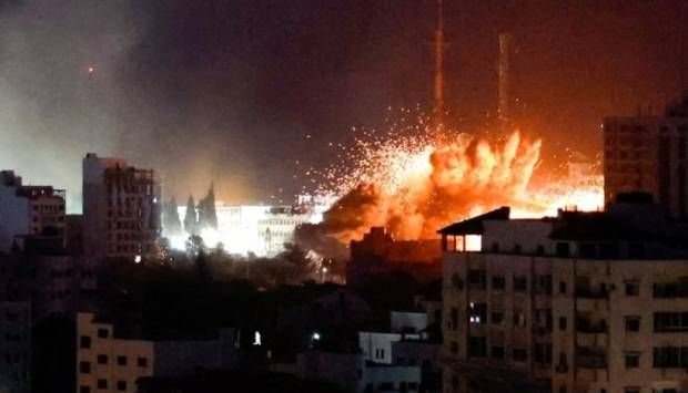 إعلام فلسطيني: الاحتلال ينسف عدة منازل ومبان شمال مخيم النصيرات