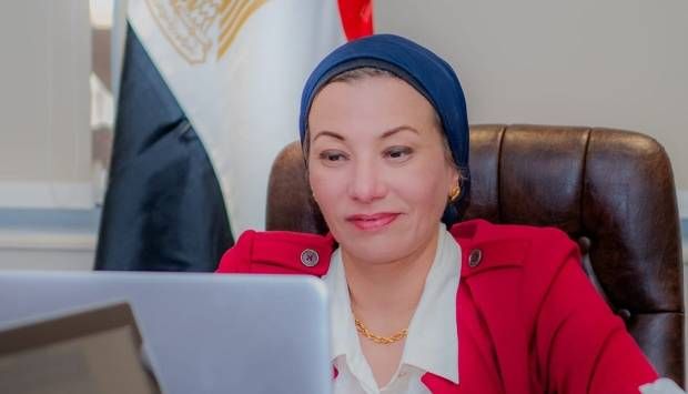 وزيرة البيئة تتابع حادث شحوط مركب سفاري بمرسى علم