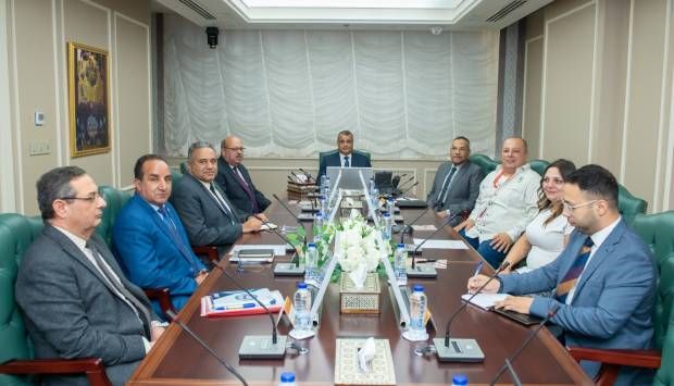 وزير الإنتاج الحربي يبحث مع ممثلي شركة بابيريوس مستجدات التعاون المشترك
