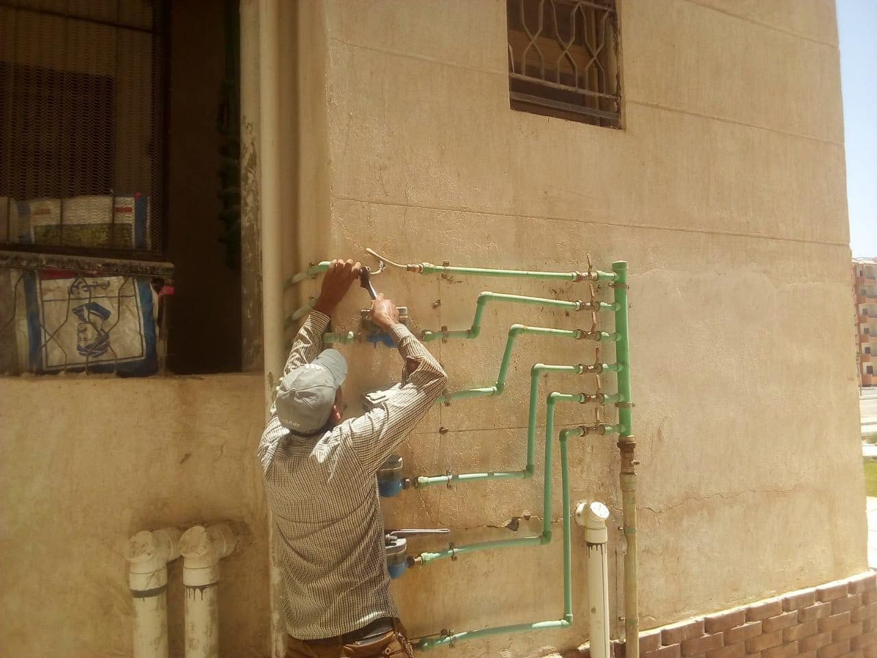 وزير الإسكان: إزالة وصلات المياه المخالفة في حملات بالشروق والمنيا الجديدة