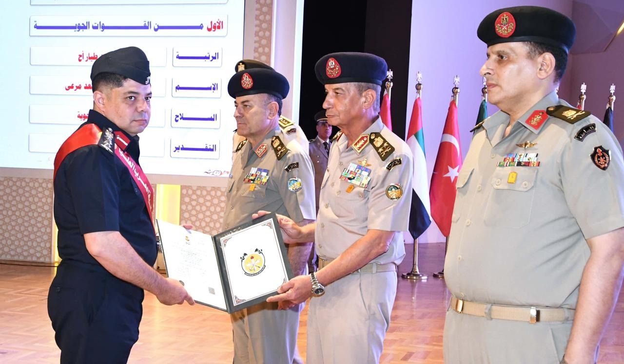 الفريق أول محمد زكي يشهد تخرج دورات جديدة بالأكاديمية العسكرية (فيديو)